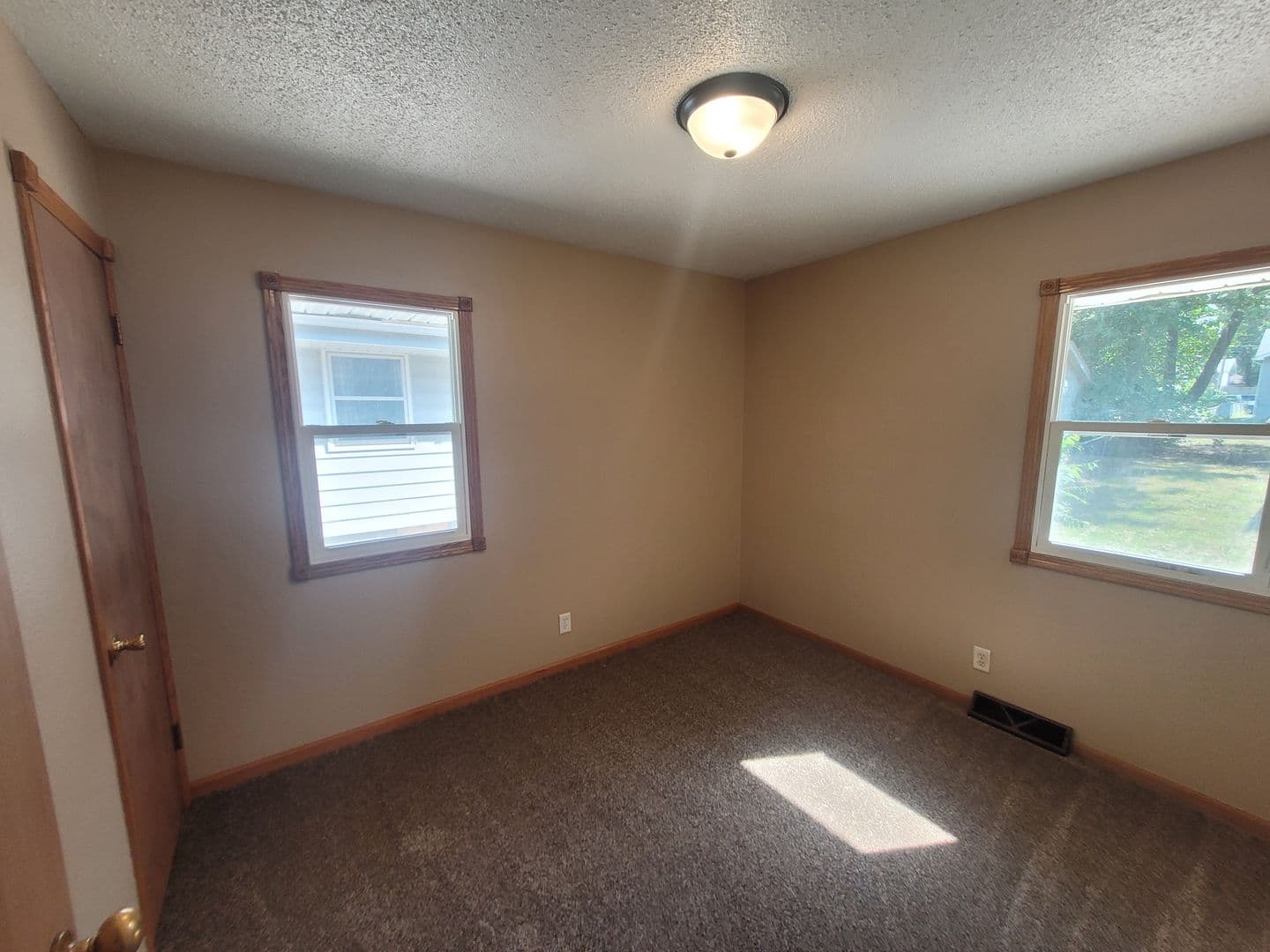 Des Moines House: 2209 East 40th Street