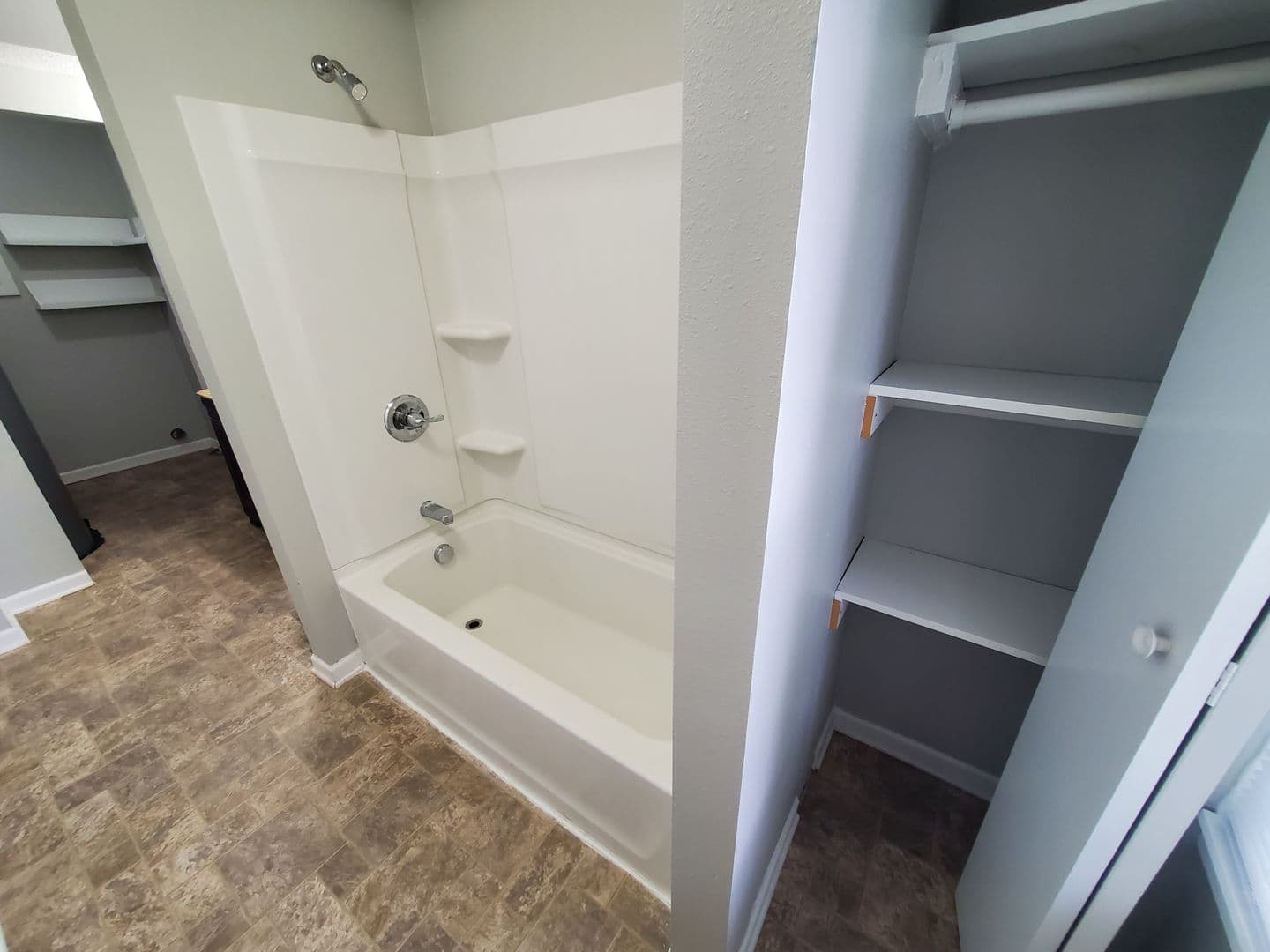 Des Moines House: 215 Leland Avenue