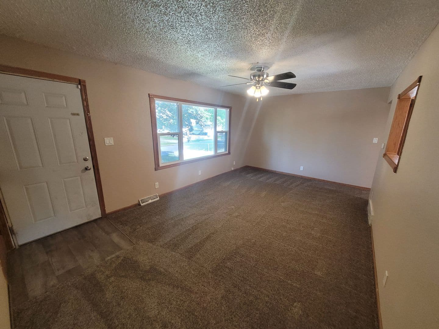 Des Moines House: 2209 East 40th Street