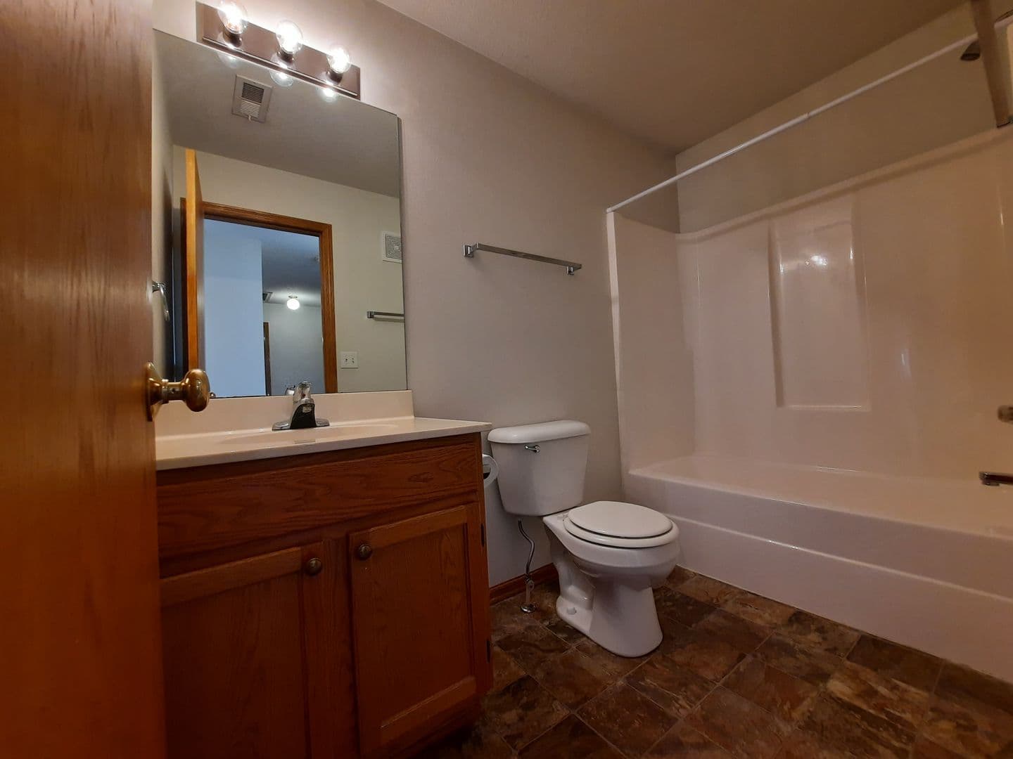 Bondurant Apartment: 906 Washington Avenue Southeast