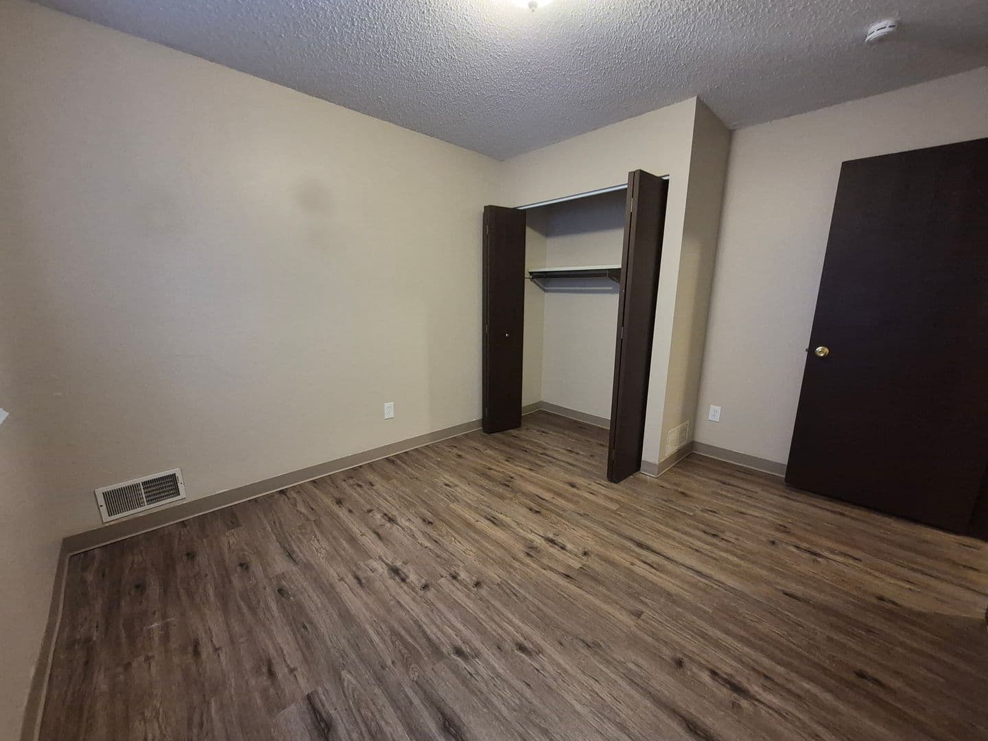 Des Moines Apartment: 1108-1110 East McKinley Avenue