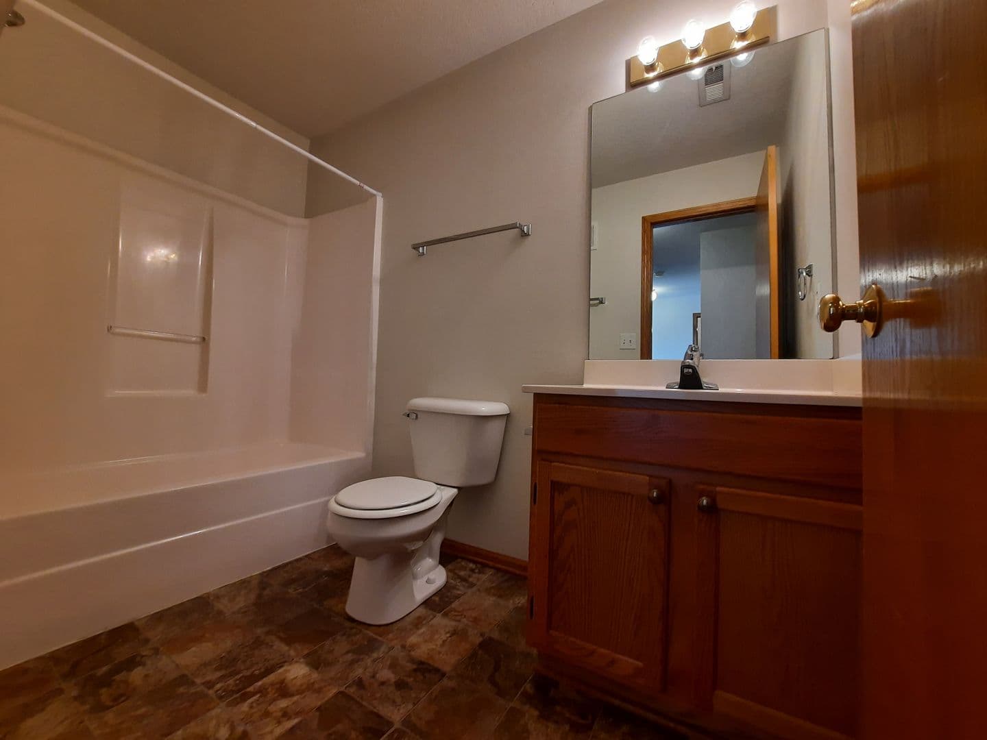 Bondurant Apartment: 906 Washington Avenue Southeast