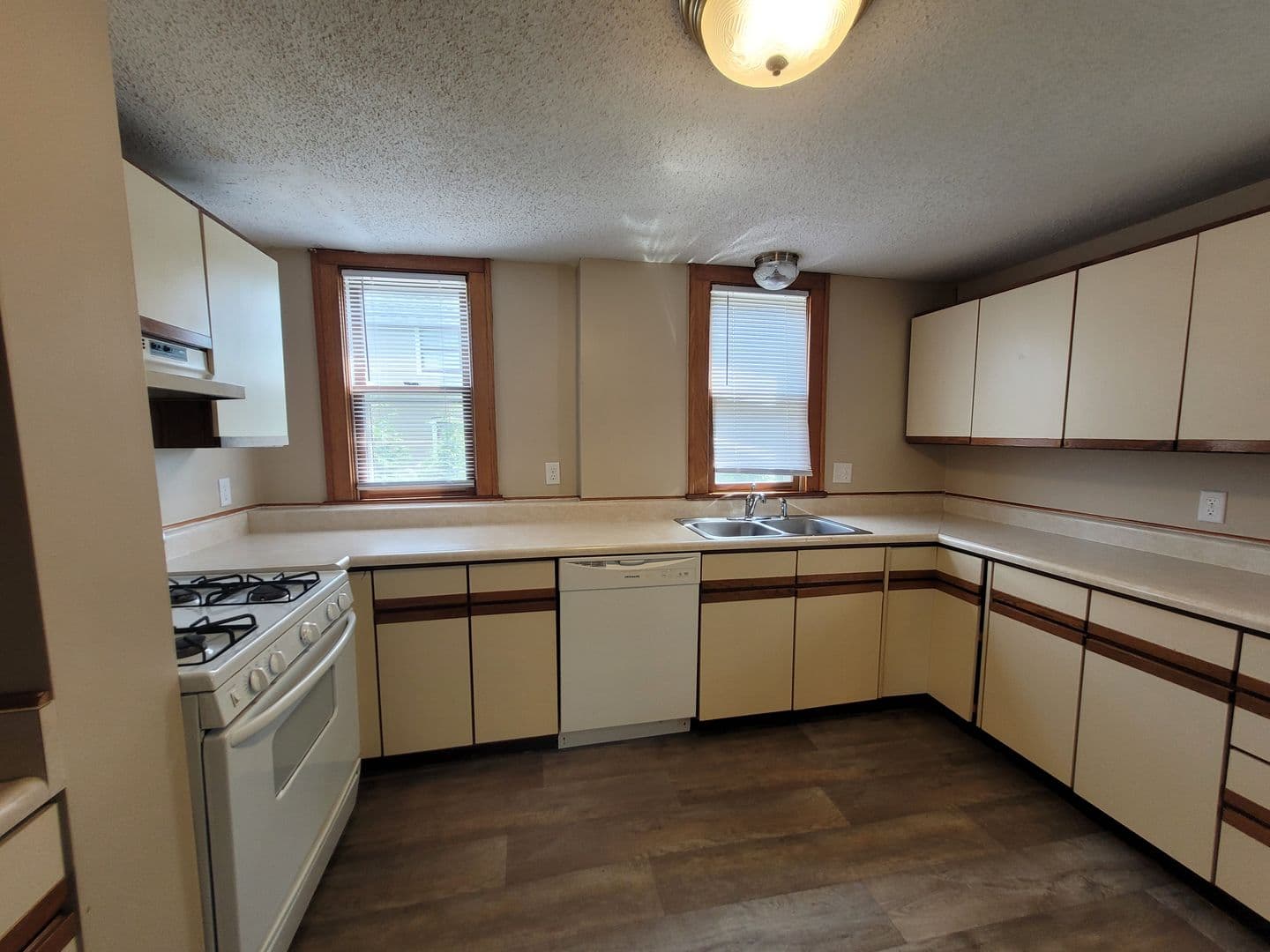 Des Moines Apartment: 757-759 17th Street