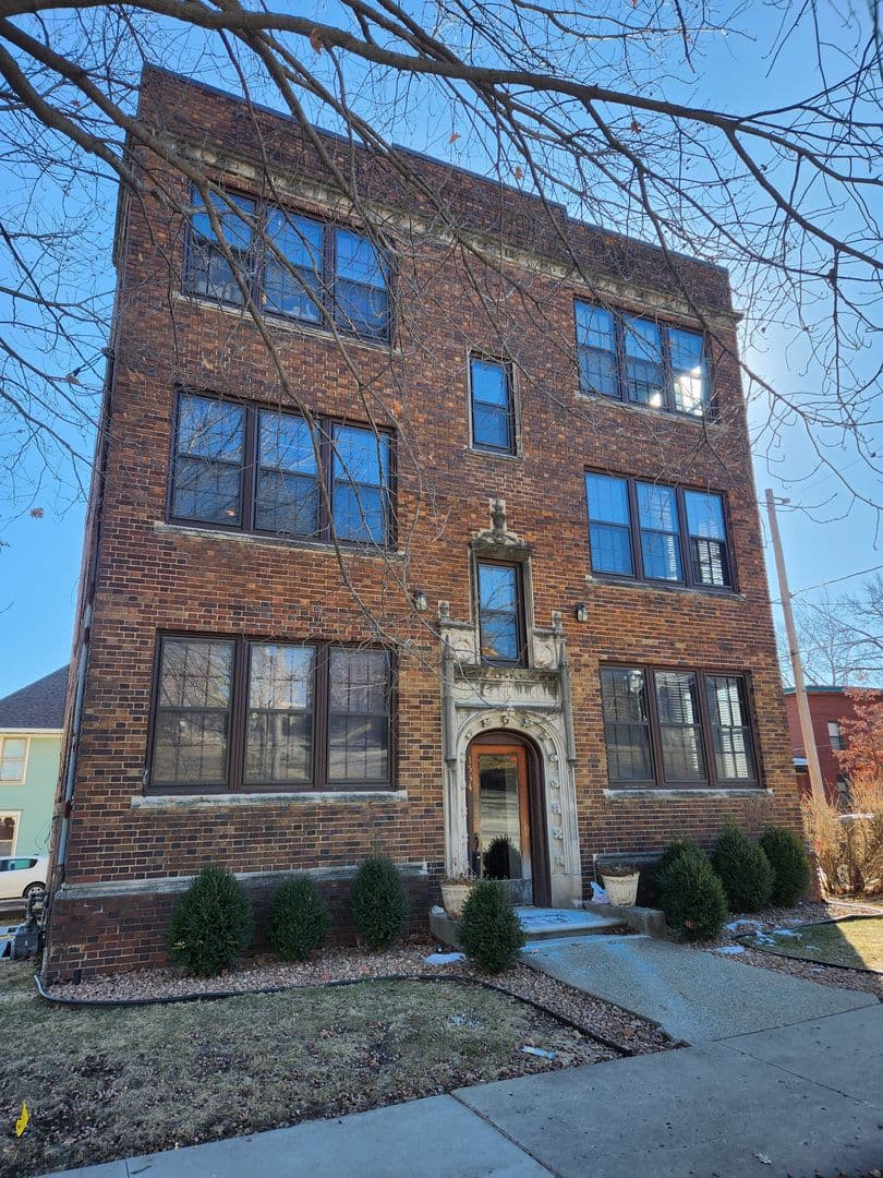 Des Moines Apartment: 1534 Woodland Avenue #B1