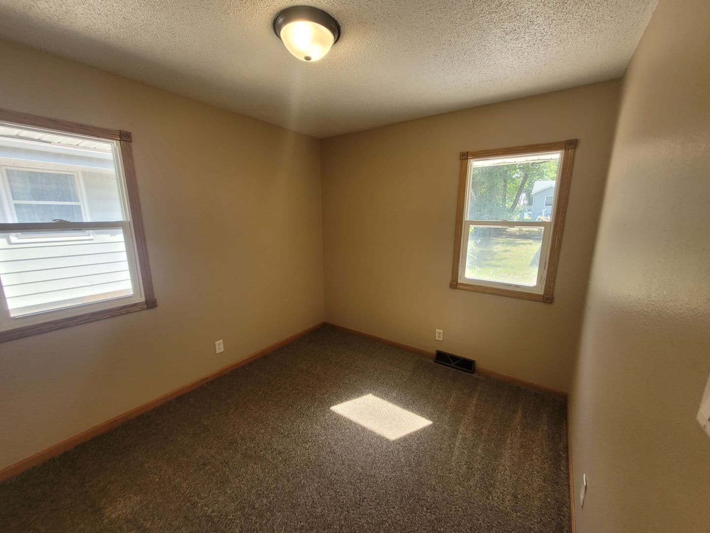 Des Moines House: 2209 East 40th Street