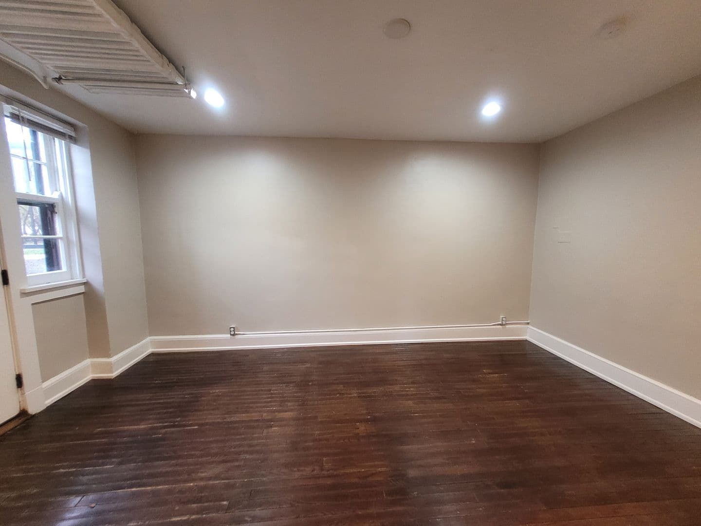 Des Moines Apartment: 1534 Woodland Avenue #B1