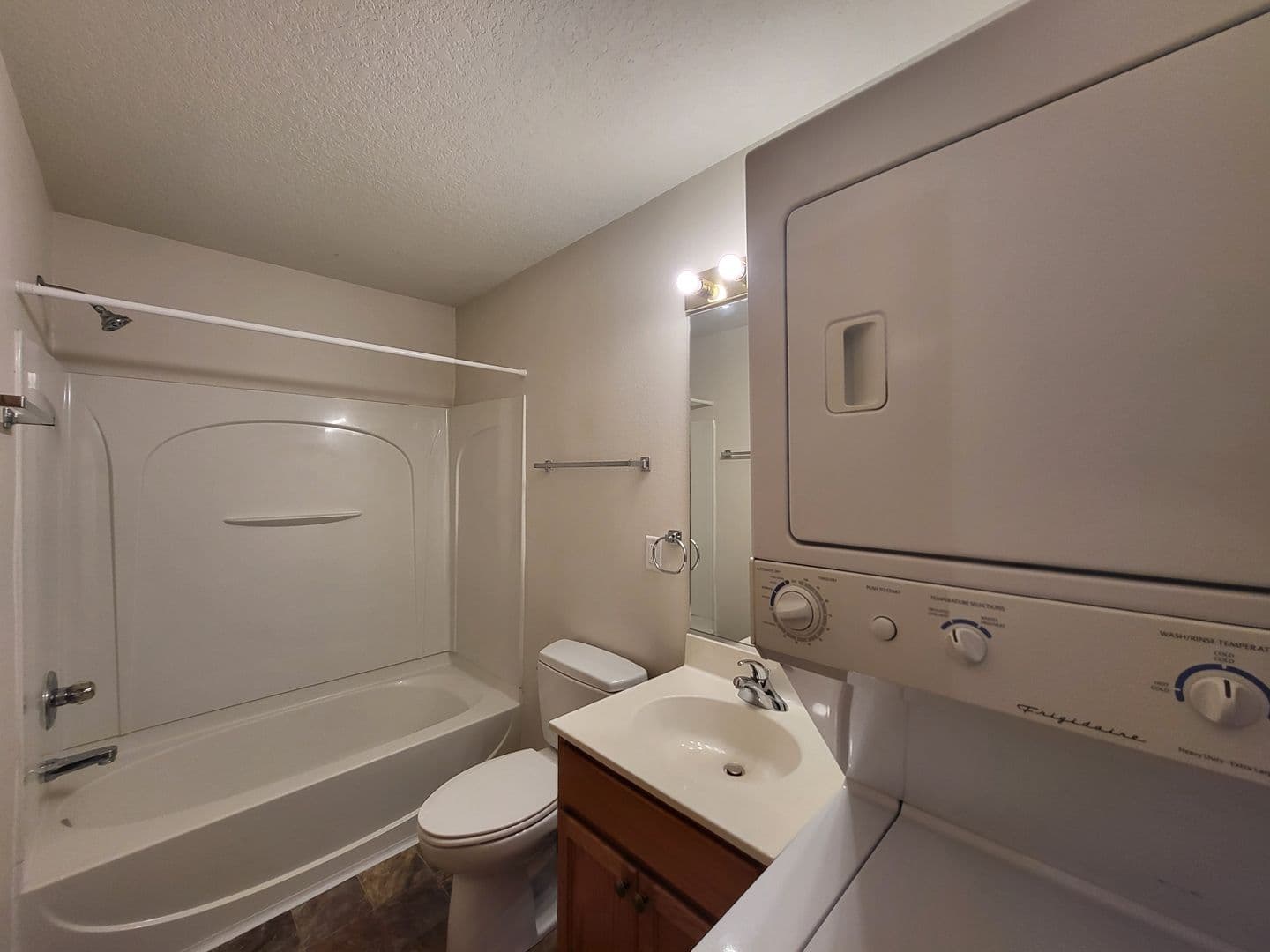 Bondurant Apartment: 906 Washington Avenue Southeast