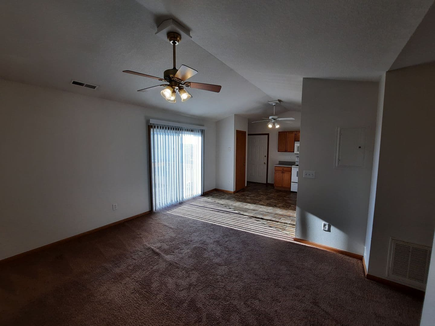 Bondurant Apartment: 906 Washington Avenue Southeast