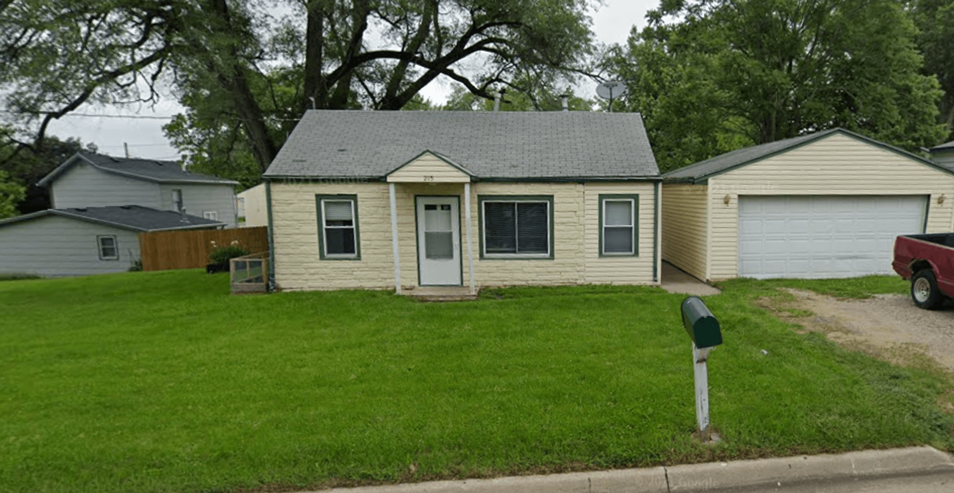 Des Moines House: 215 Leland Avenue