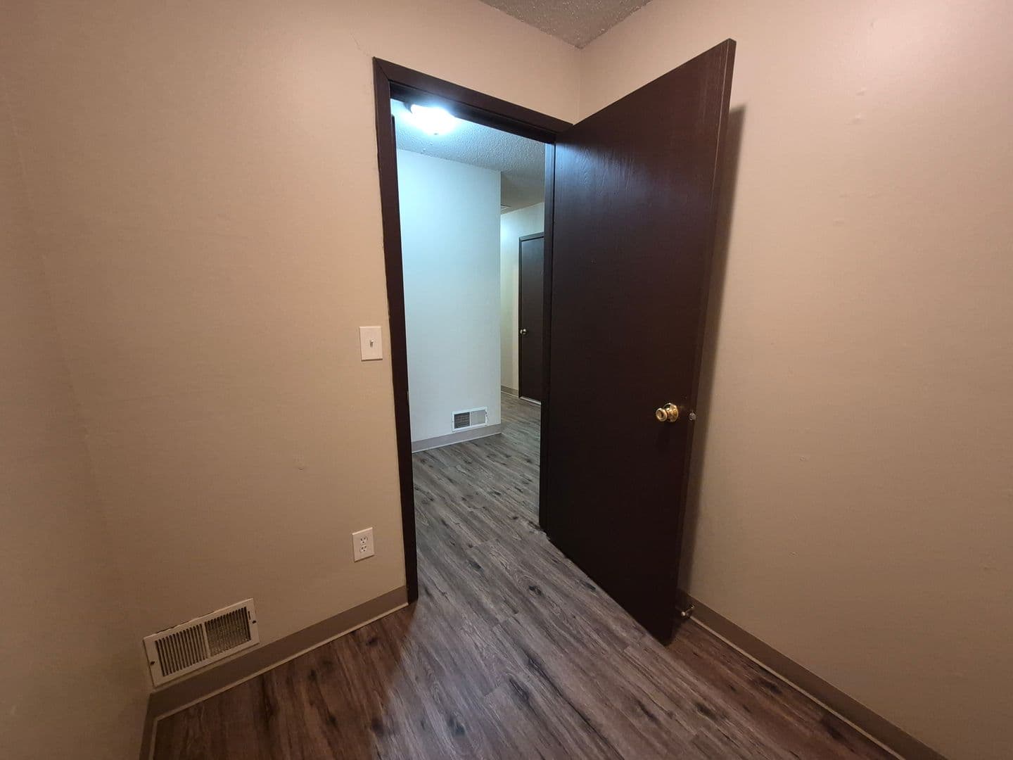 Des Moines Apartment: 1108-1110 East McKinley Avenue