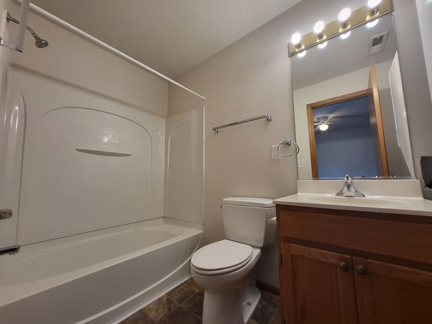 Bondurant Apartment: 906 Washington Avenue Southeast