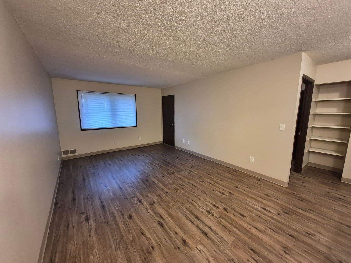 Des Moines Apartment: 1108-1110 East McKinley Avenue