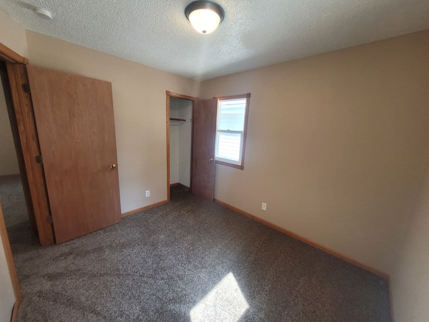 Des Moines House: 2209 East 40th Street