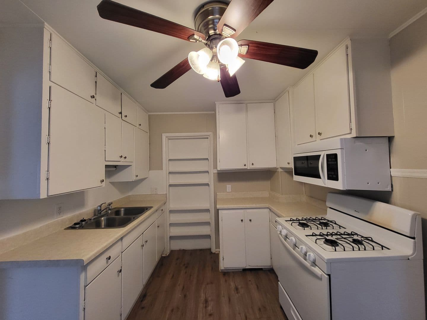 Des Moines House: 2201 Maple Street