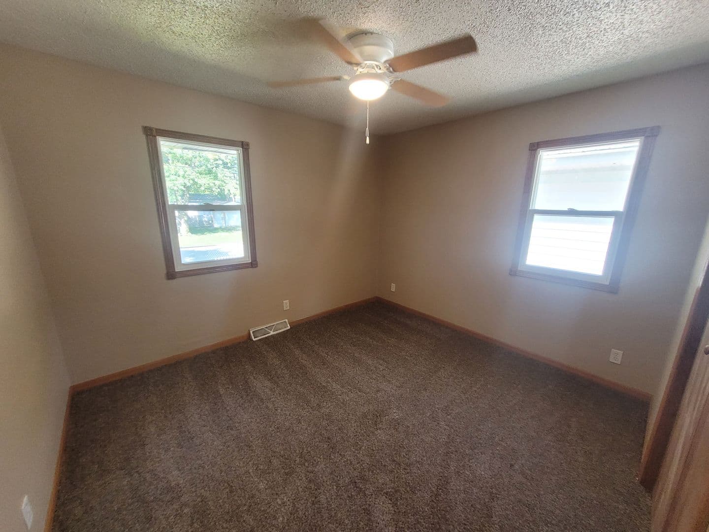 Des Moines House: 2209 East 40th Street