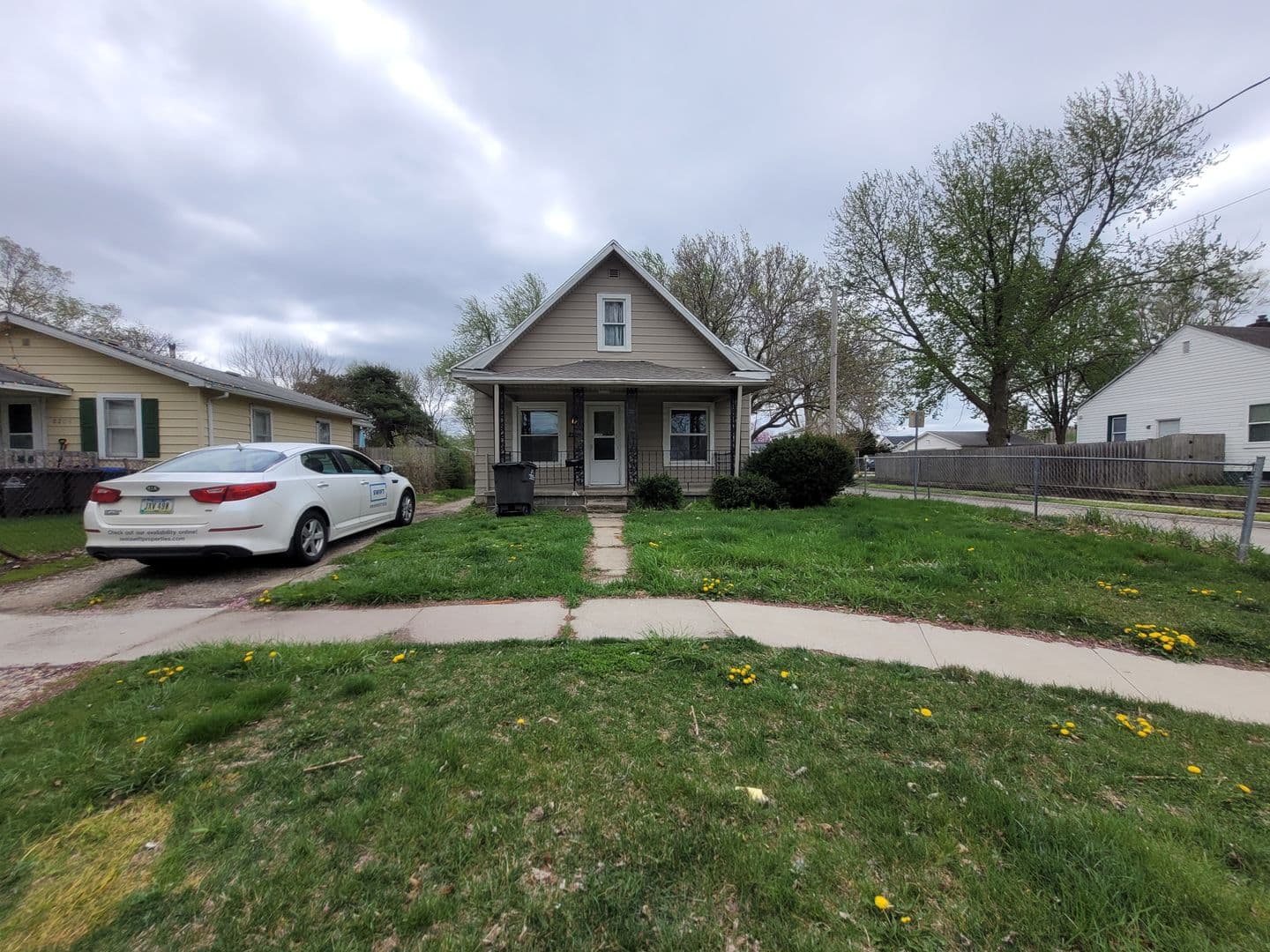 Des Moines House: 2201 Maple Street
