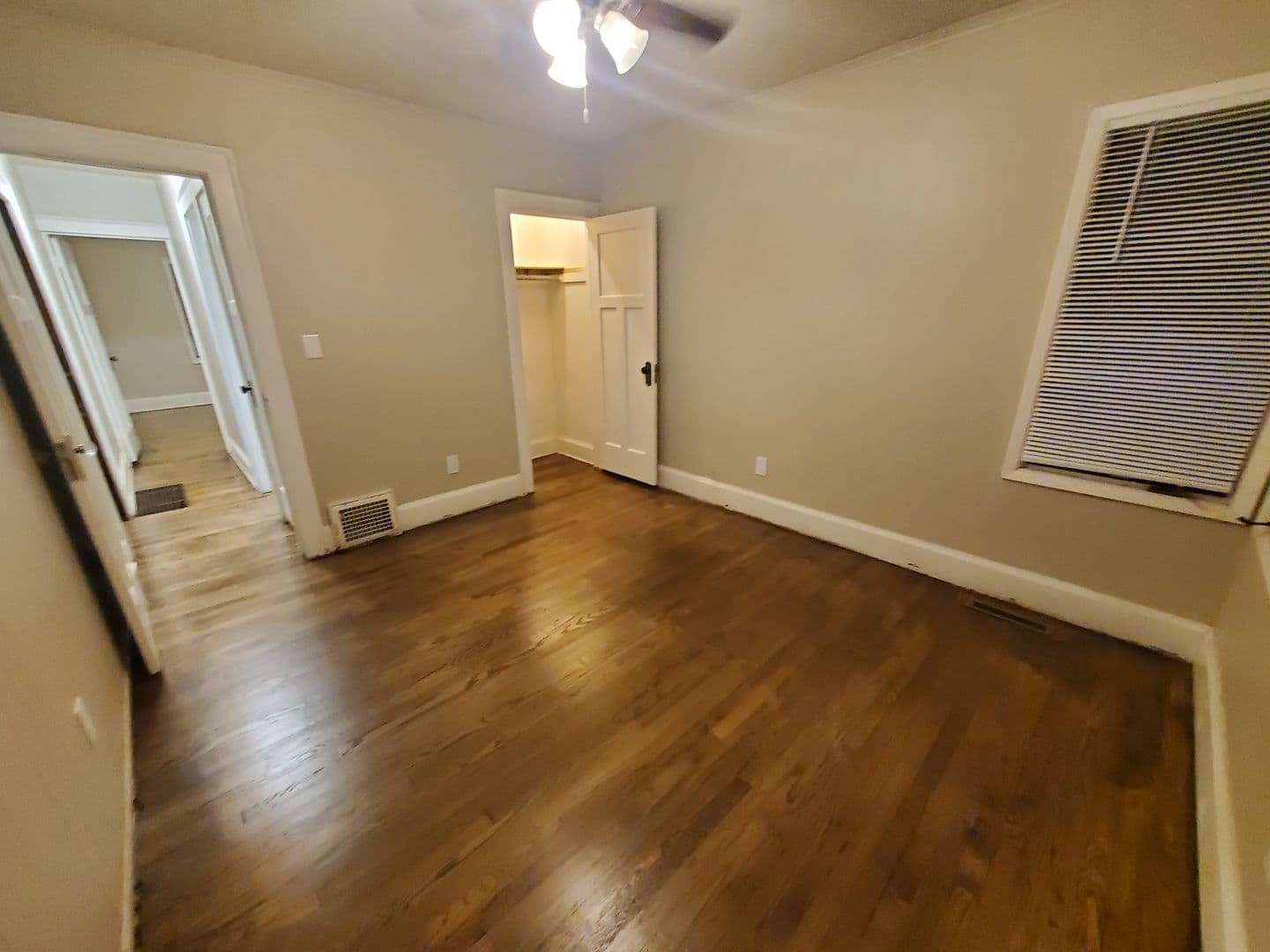Des Moines House: 2726 Des Moines Street