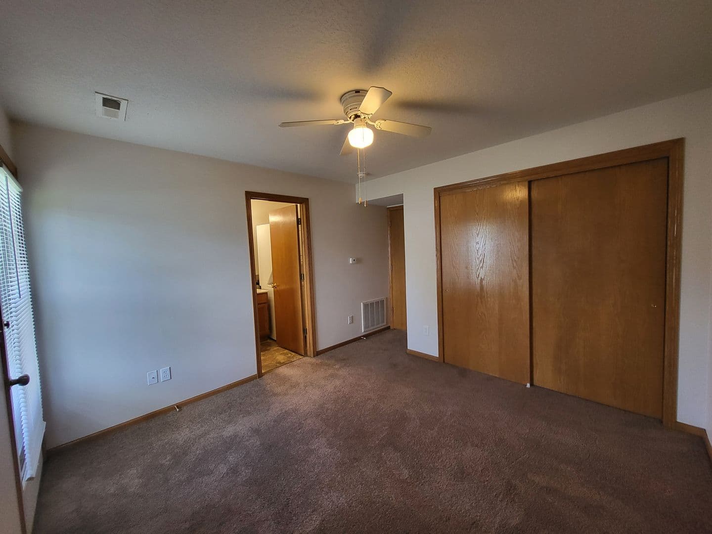 Bondurant Apartment: 906 Washington Avenue Southeast
