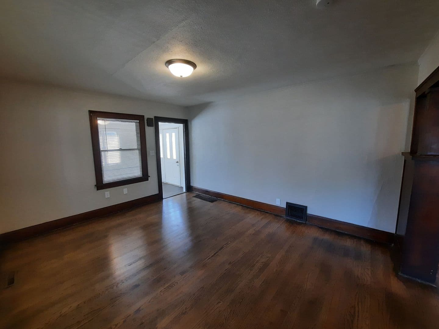 Des Moines House: 2726 Des Moines Street