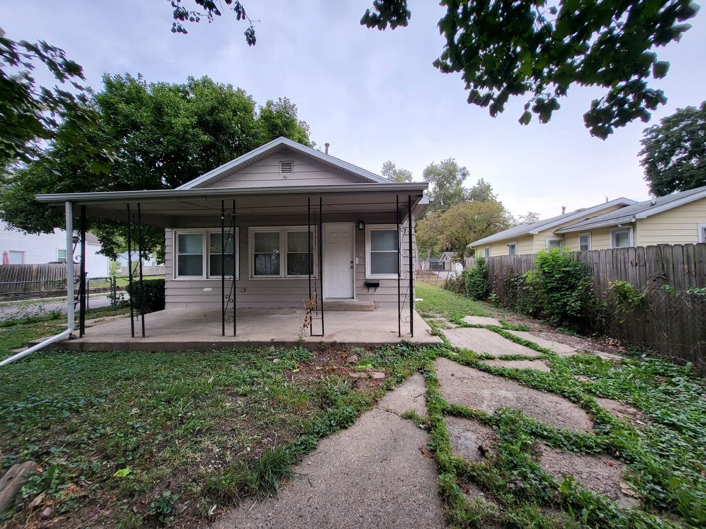 Des Moines House: 2201 Maple Street