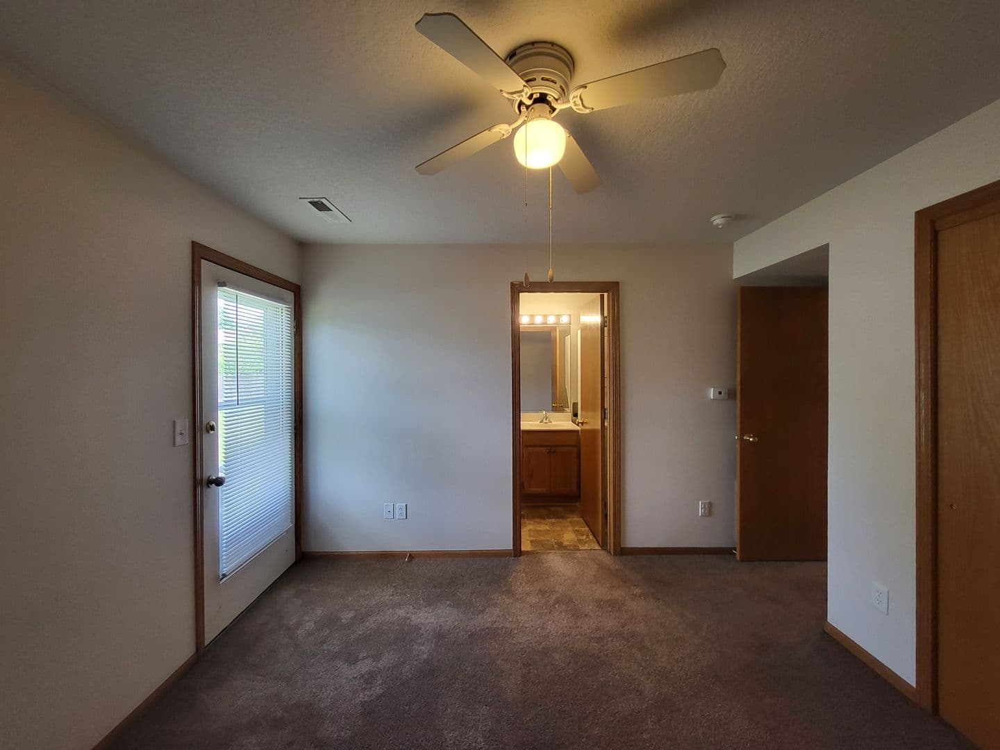 Bondurant Apartment: 906 Washington Avenue Southeast