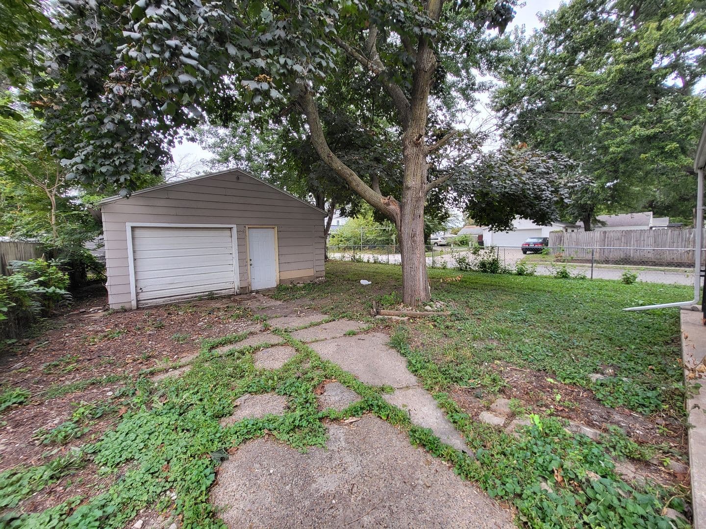 Des Moines House: 2201 Maple Street
