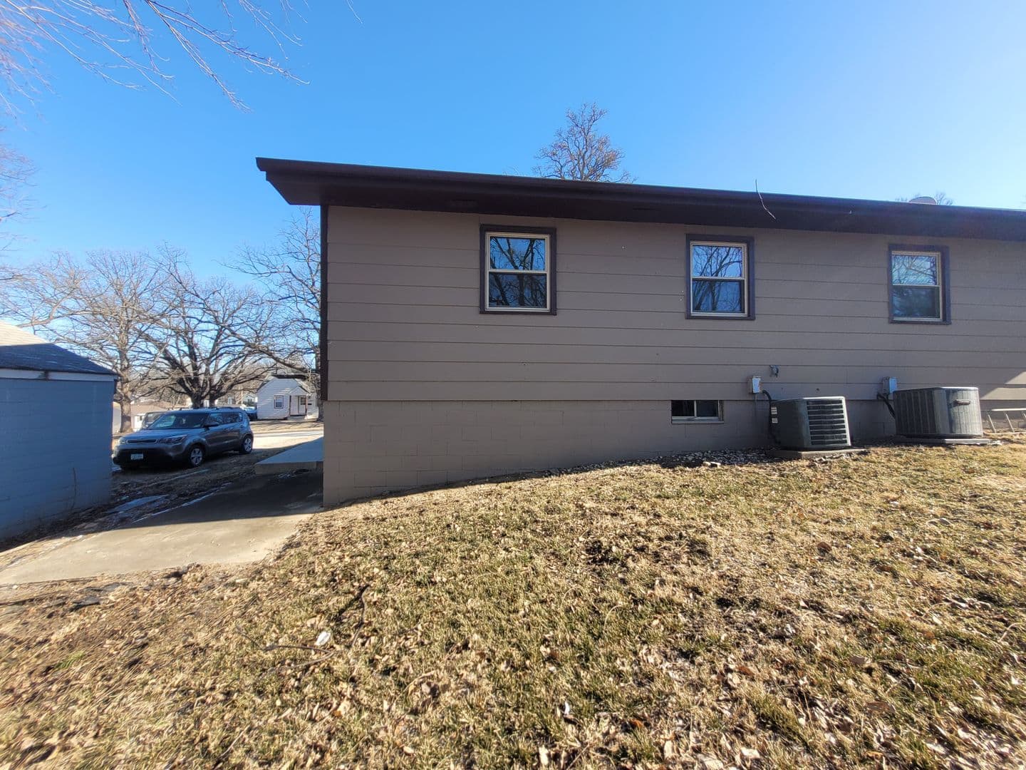 Des Moines Apartment: 3810-3812 SW 3rd Street