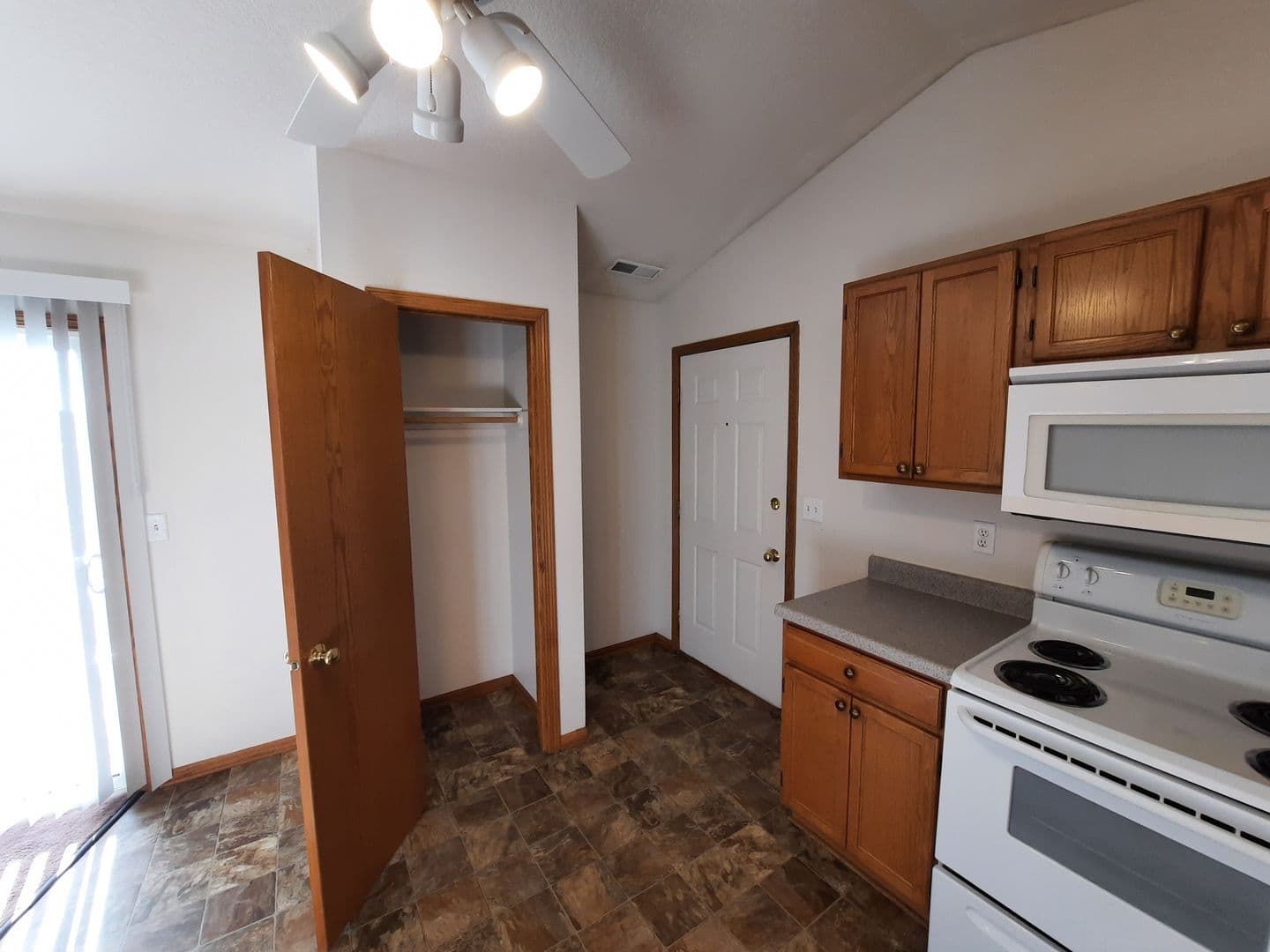 Bondurant Apartment: 906 Washington Avenue Southeast