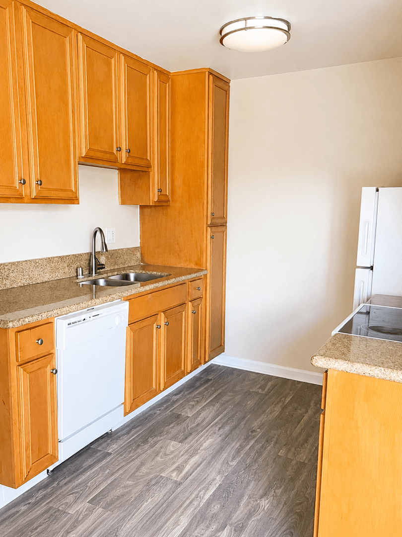National City Apartment: 900 Palm Avenue