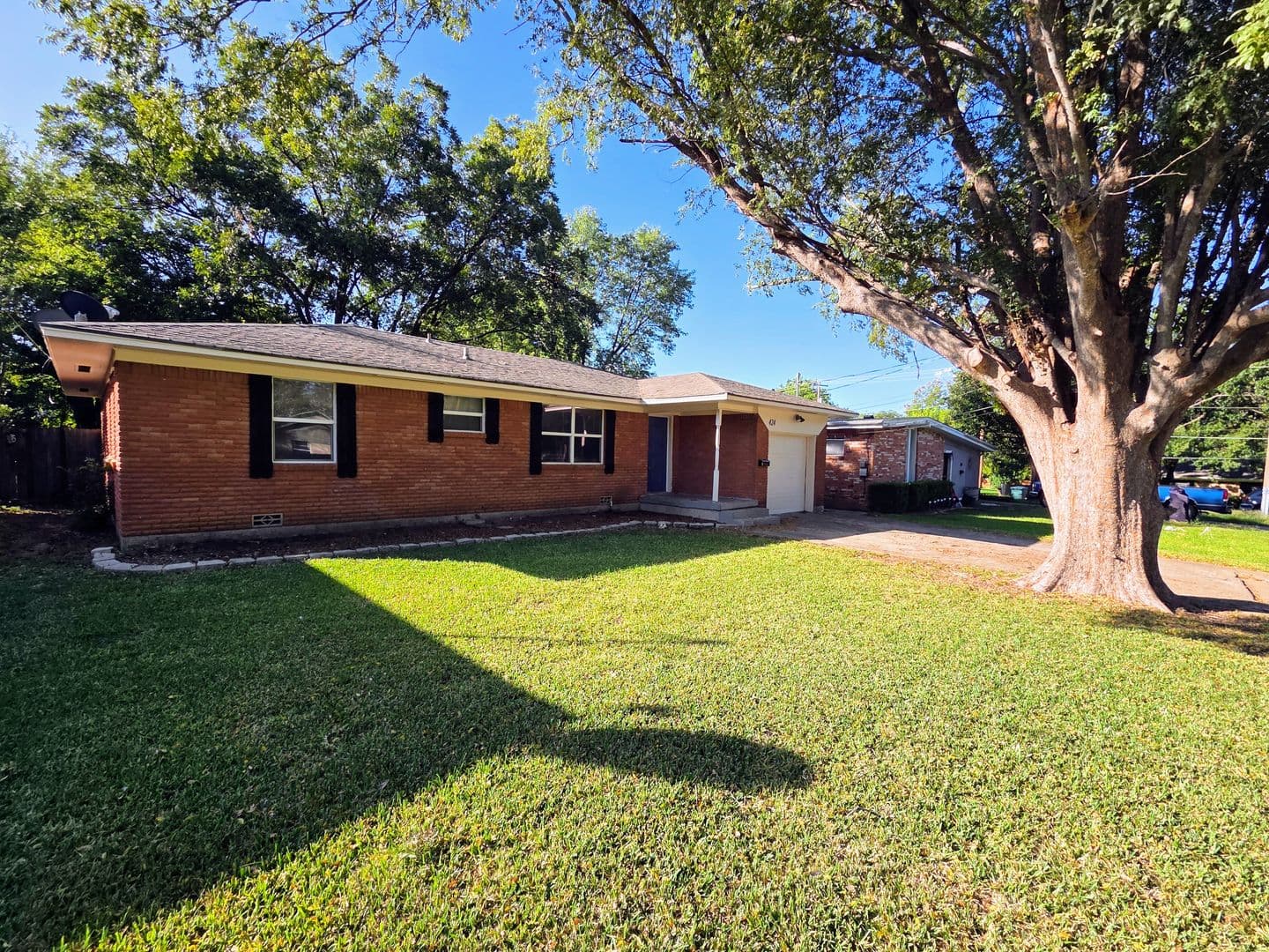 Sherman House: 424 W Anita St