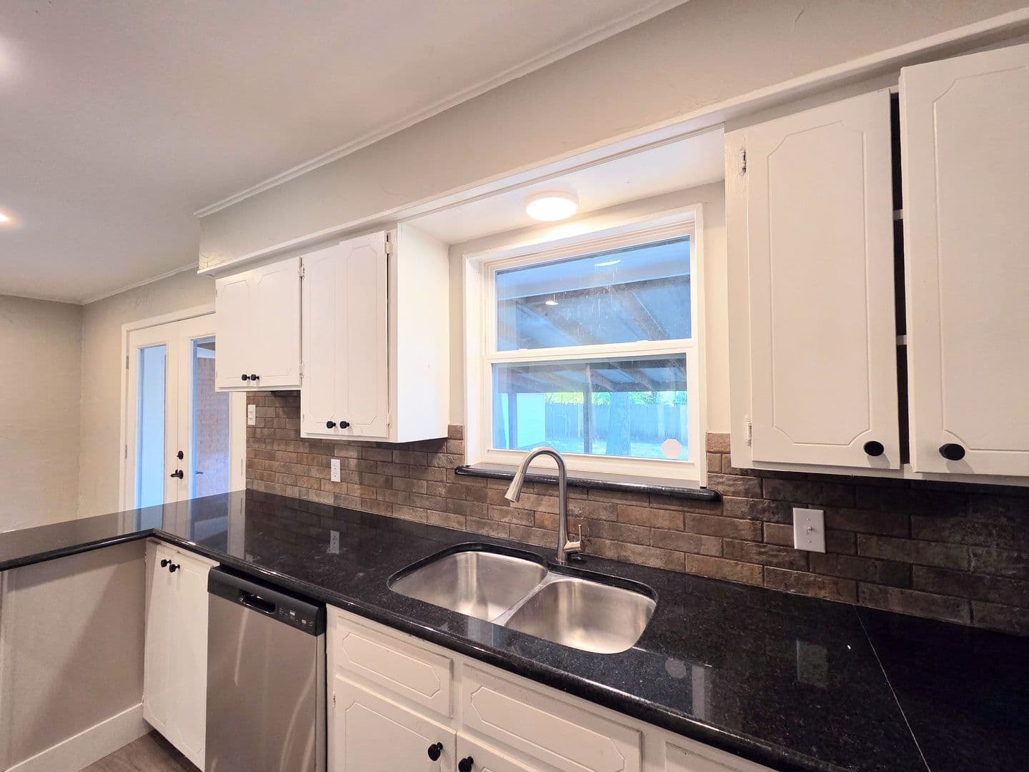 Sherman House: 424 W Anita St