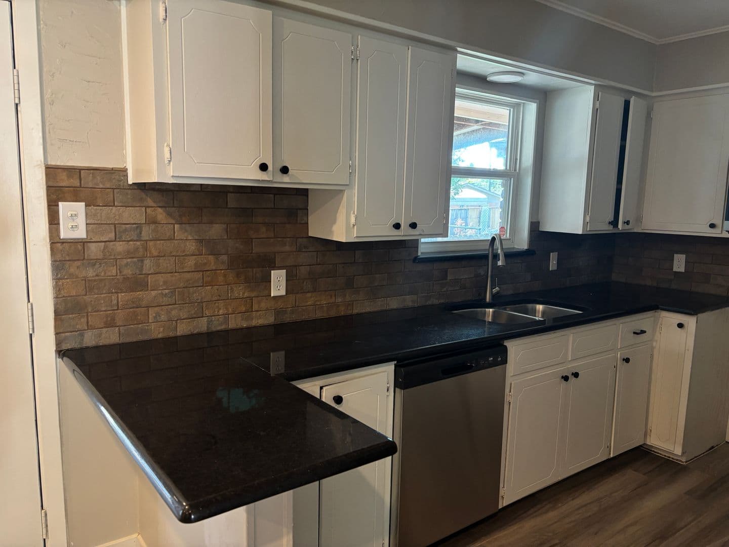 Sherman House: 424 W Anita St