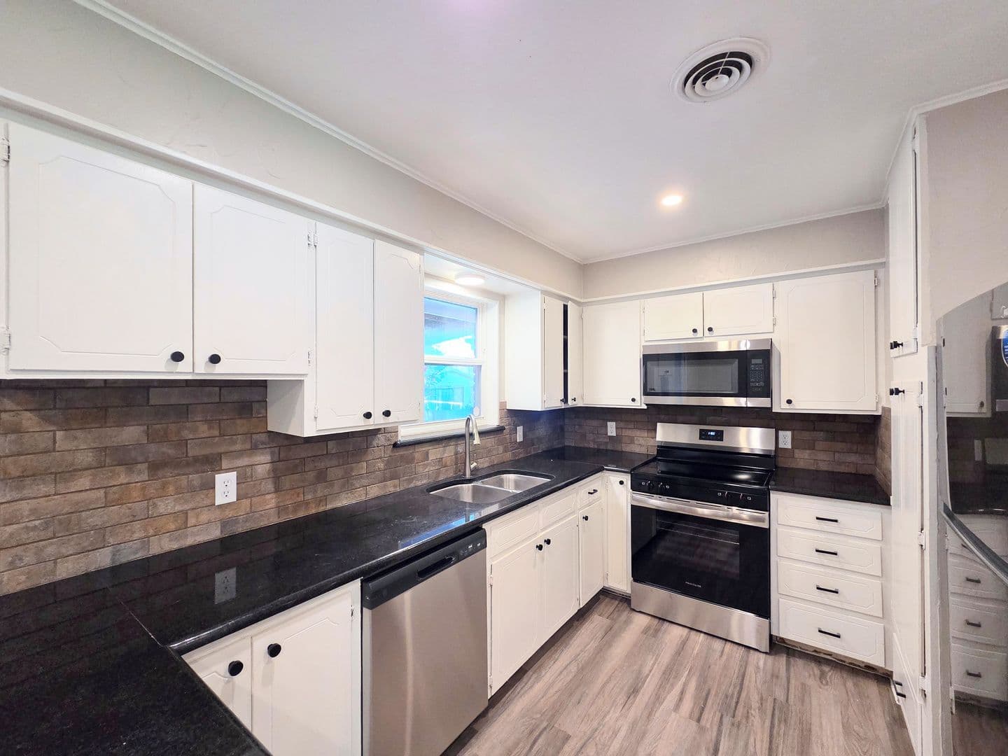 Sherman House: 424 W Anita St