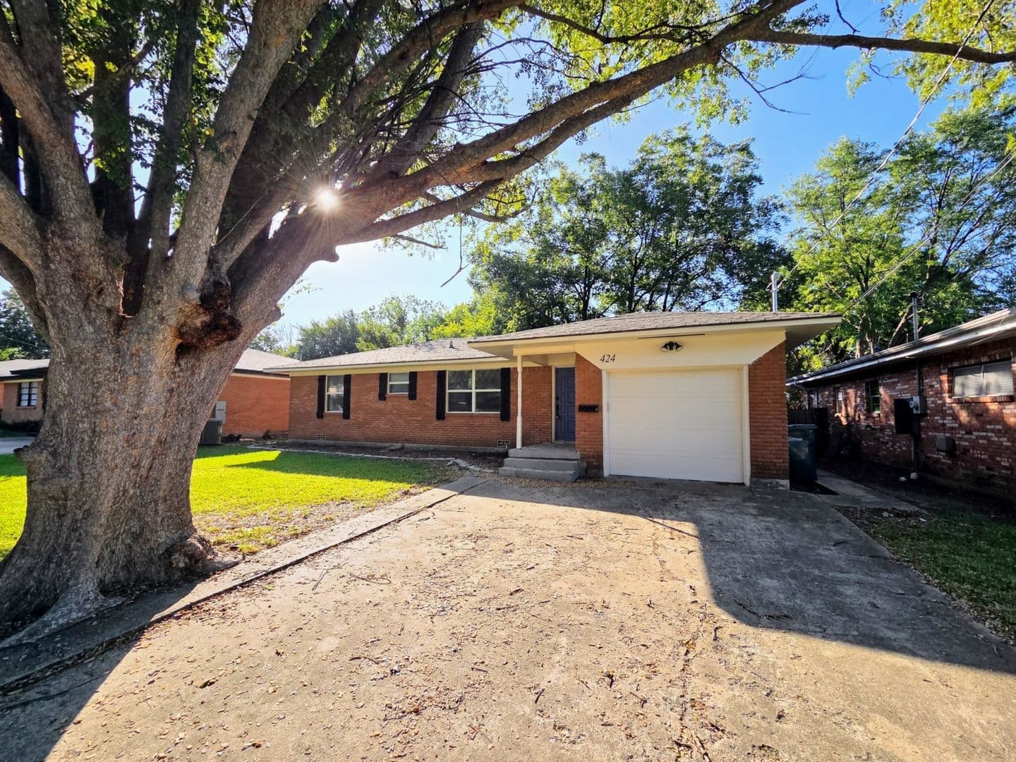 Sherman House: 424 W Anita St