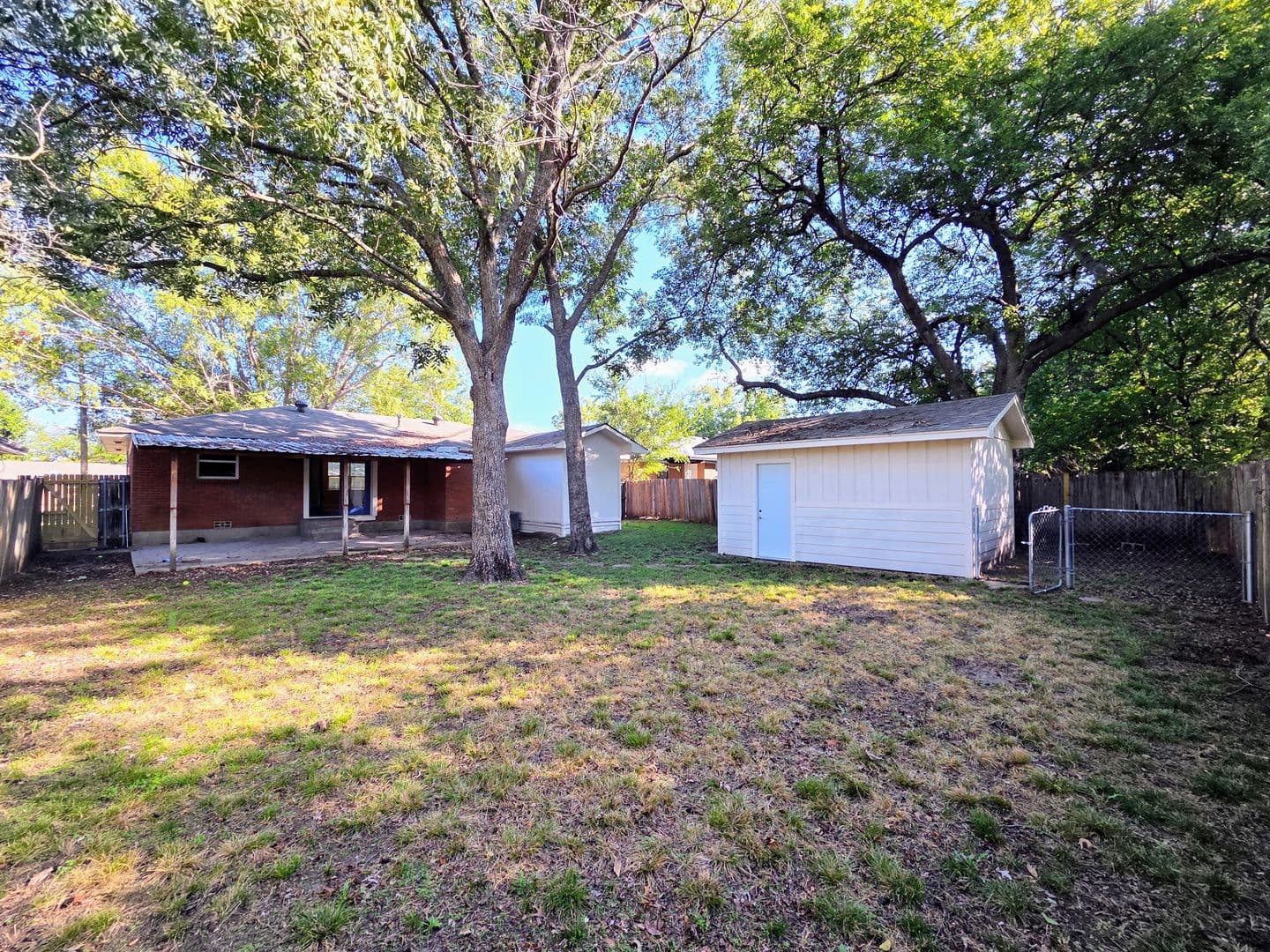 Sherman House: 424 W Anita St