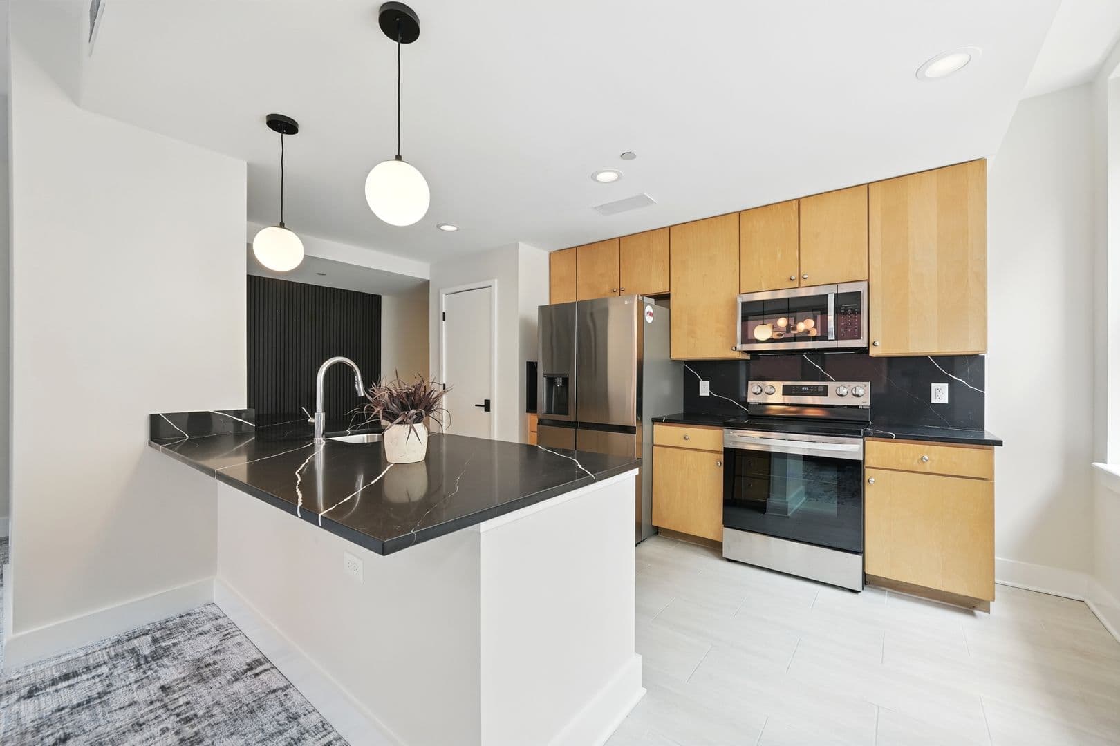 Saint Louis House: 314 N Broadway