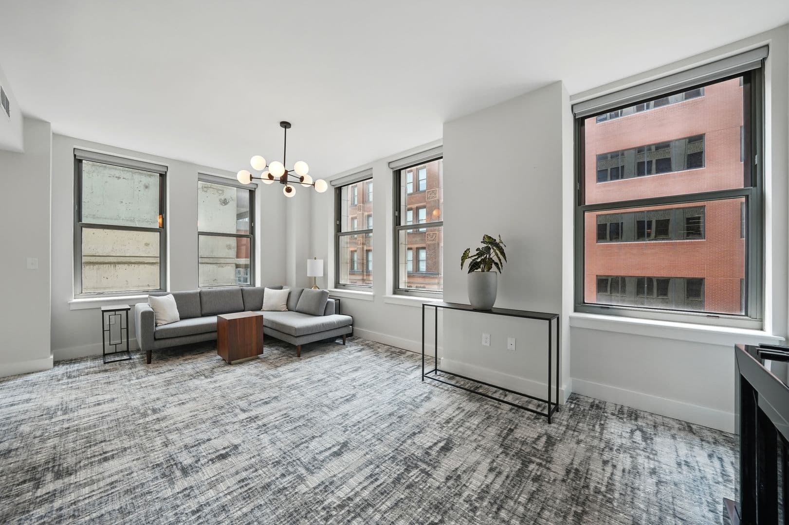 Saint Louis House: 314 N Broadway