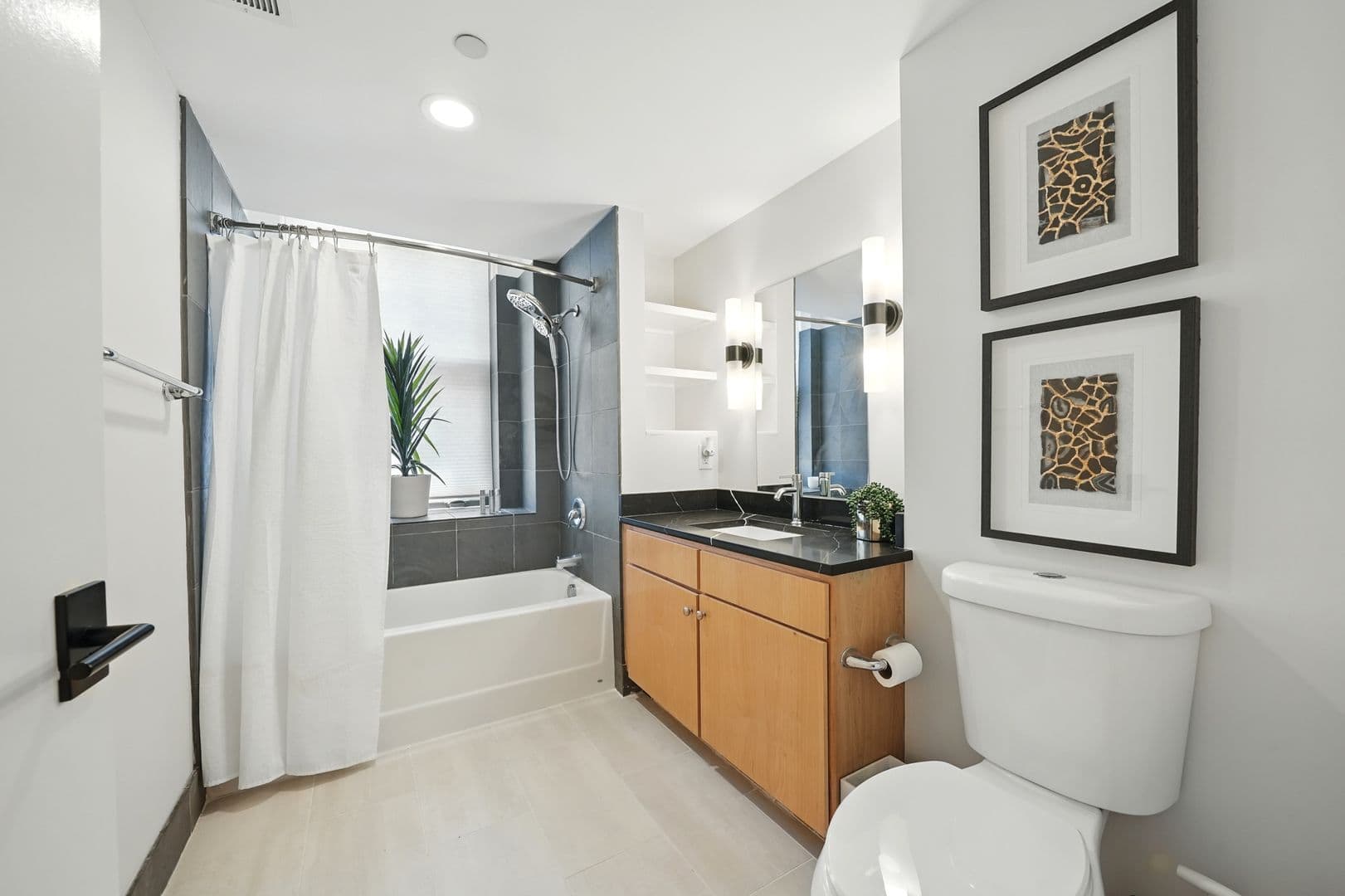 Saint Louis House: 314 N Broadway