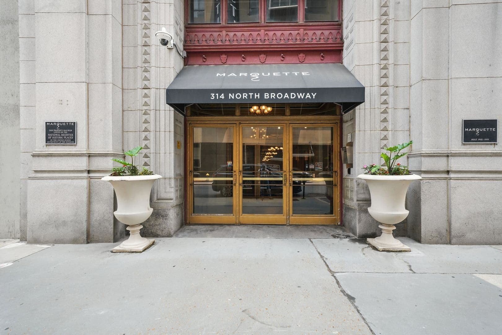Saint Louis House: 314 N Broadway