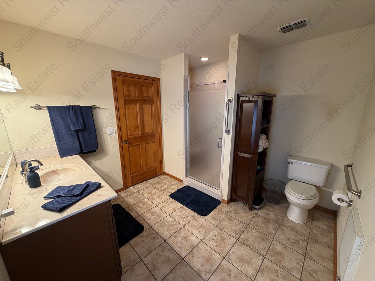 Clovis House: 1206 Colonial Parkway