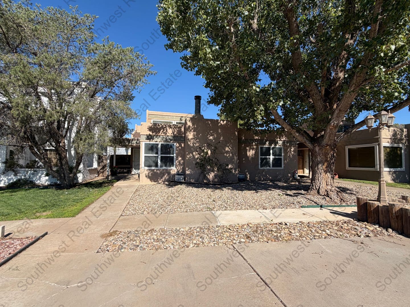 Clovis House: 1206 Colonial Parkway