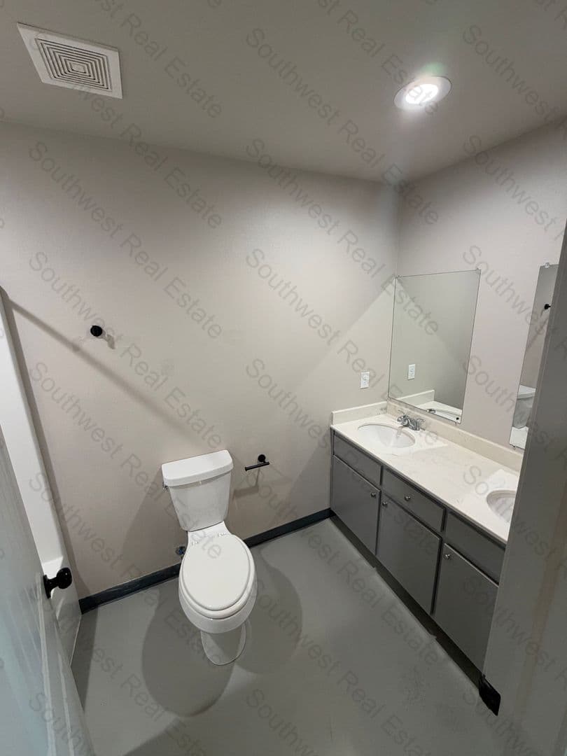 Clovis Apartment: 1501 W Llano Estacado