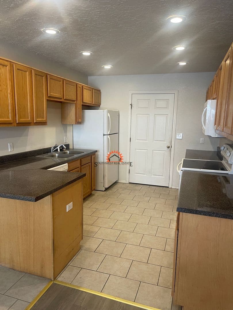 Clovis Apartment: 1809 N. MLK