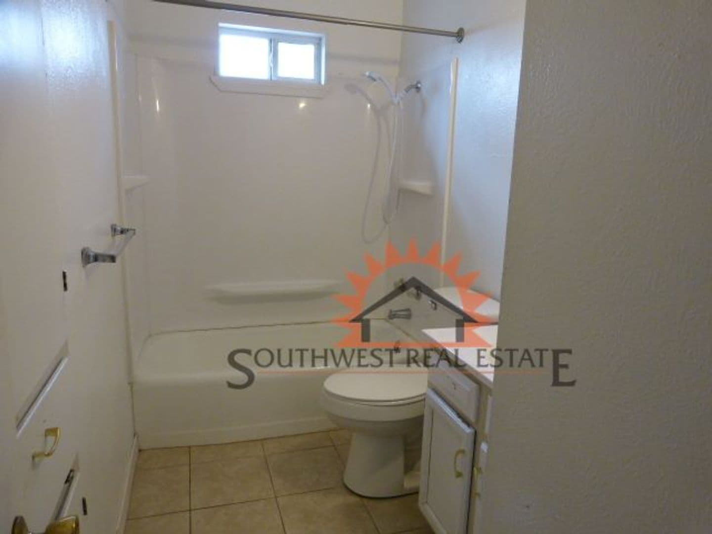 Clovis House: 533 Circle Dr.