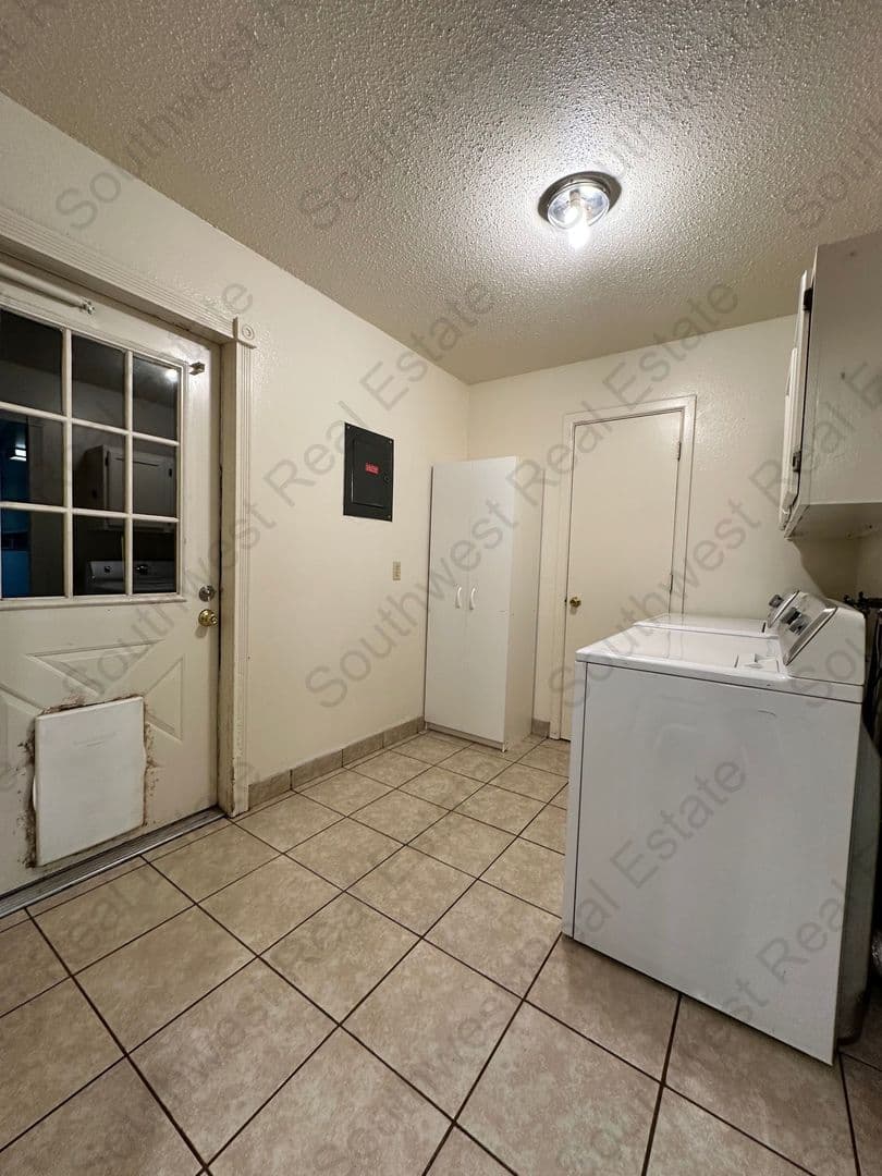 Portales House: 141 Texas Dr.