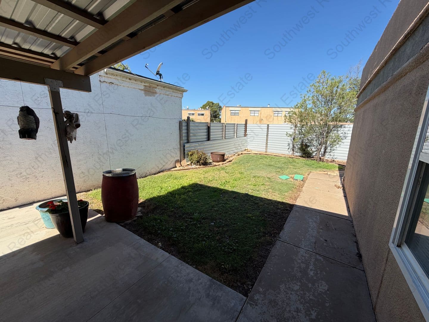 Clovis House: 1206 Colonial Parkway