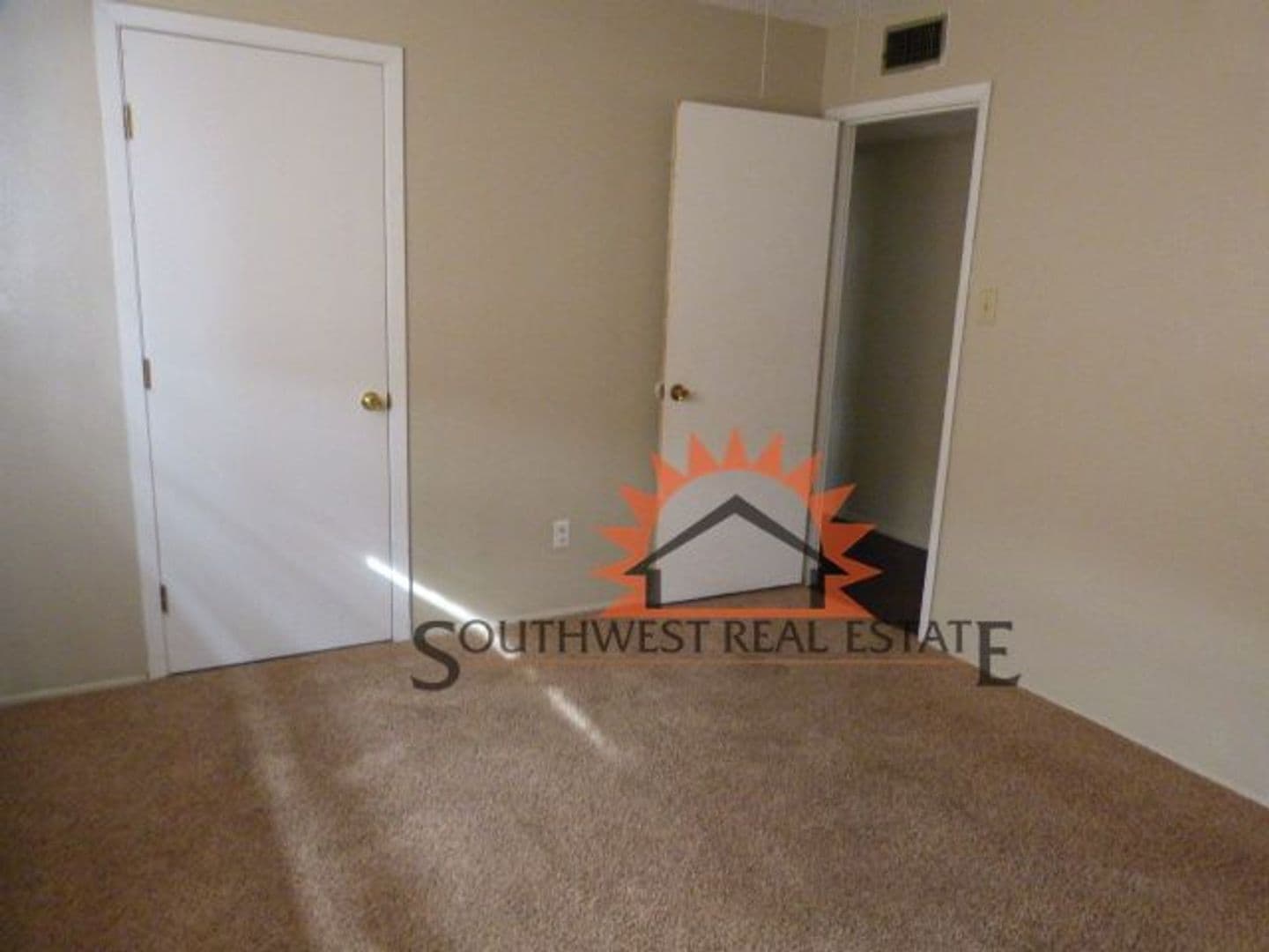 Clovis House: 533 Circle Dr.
