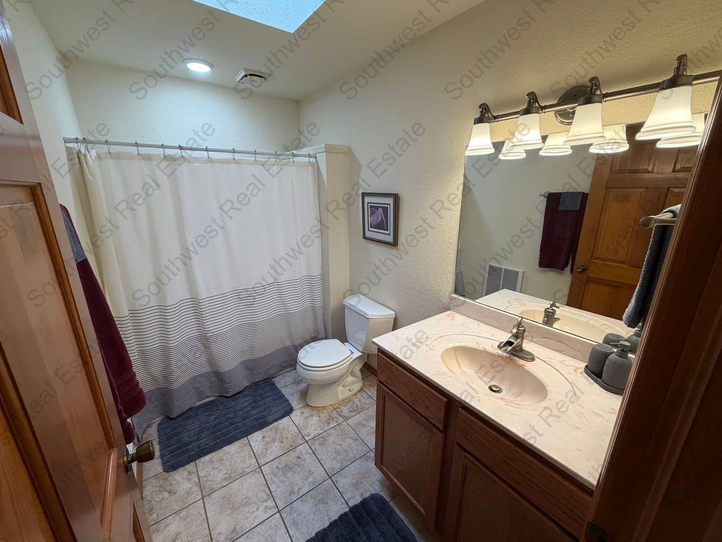 Clovis House: 1206 Colonial Parkway