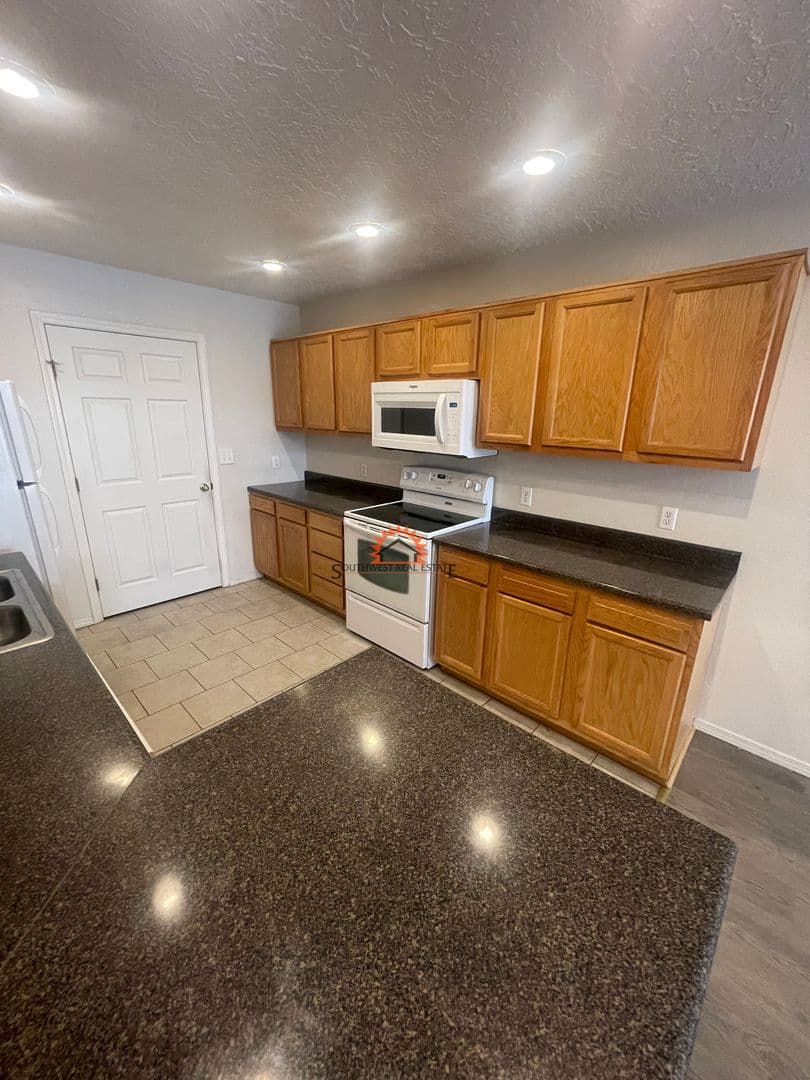 Clovis Apartment: 1809 N. MLK