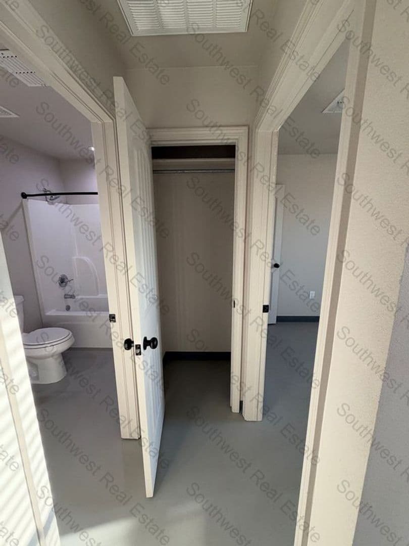 Clovis Apartment: 1501 W Llano Estacado